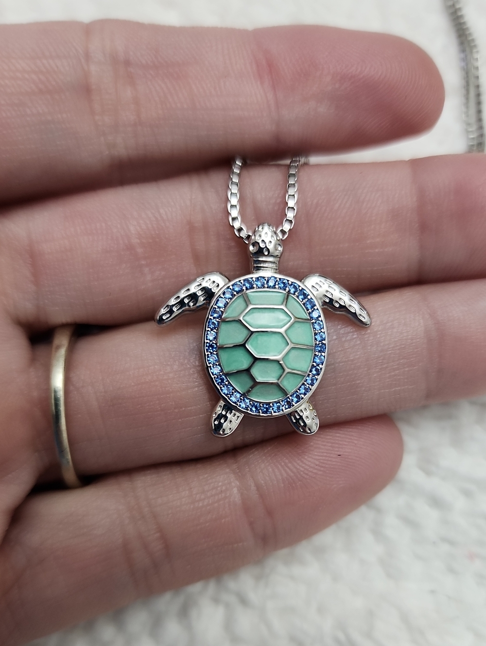 1 Vintage And Cute Turtle Pendant Necklace, Adorned With Green Enamel And Cubic